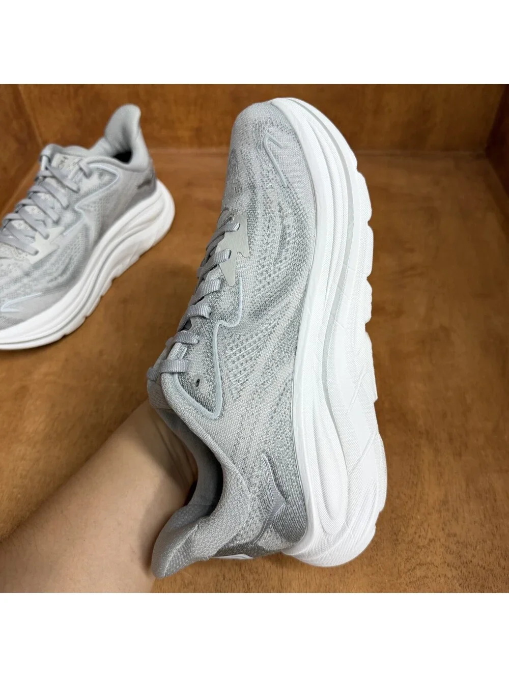 Hoka One One Clifton 10 Running Shoes Womens 7 D Wide Stellar Grey 1162050 SRYG